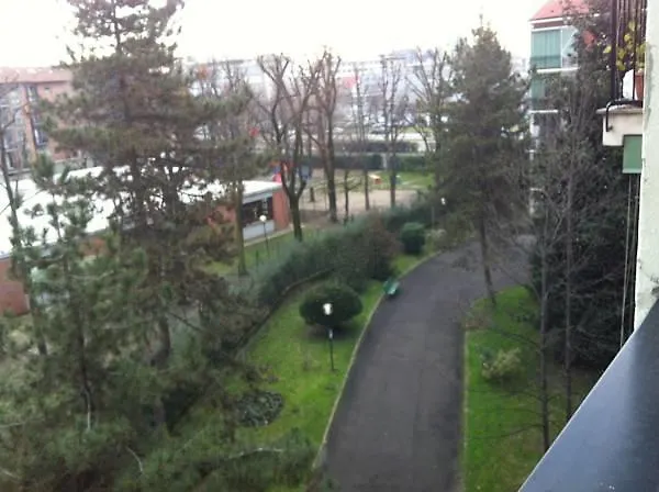 Two Beds In The Green Near The Fair contacts